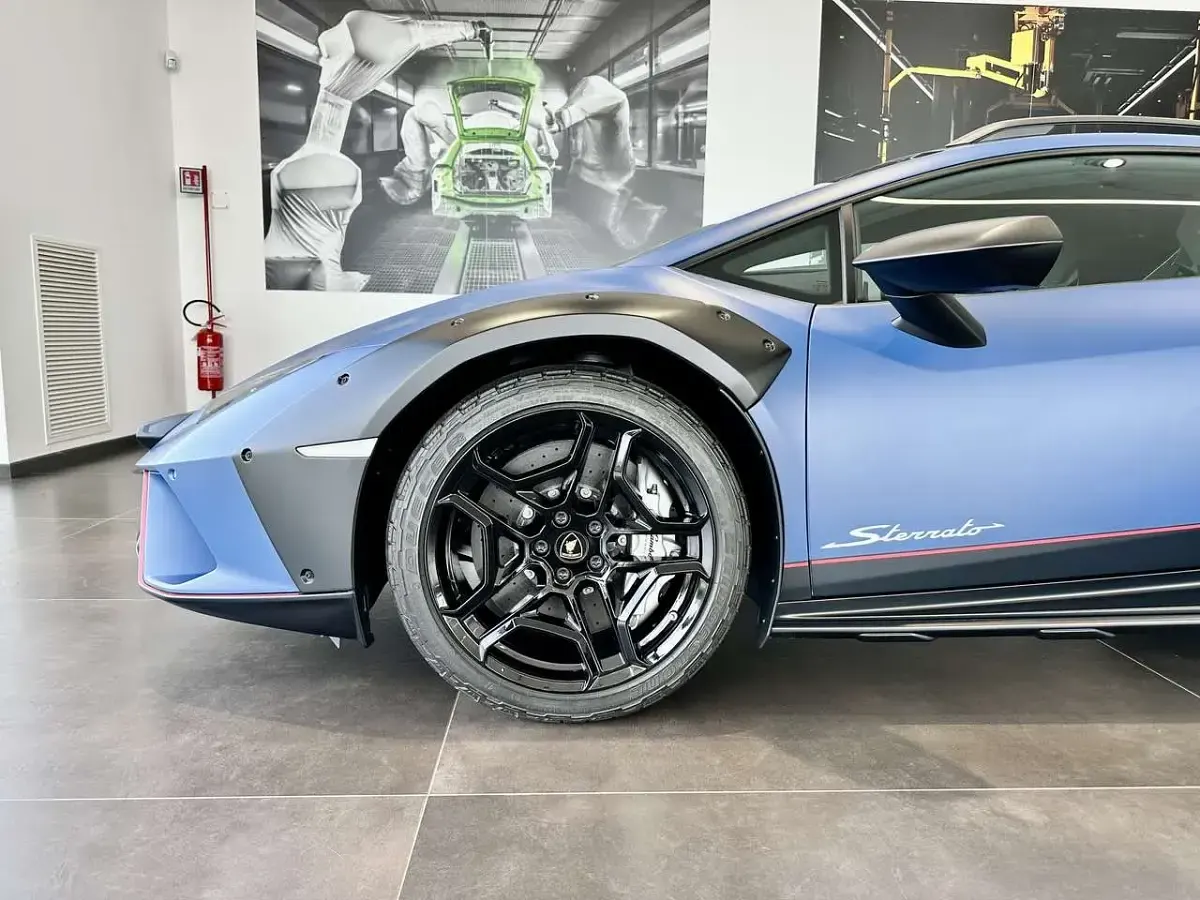 Usata Lamborghini Huracán 610 CV (448 kW) 2023 Blu grifo Coupé