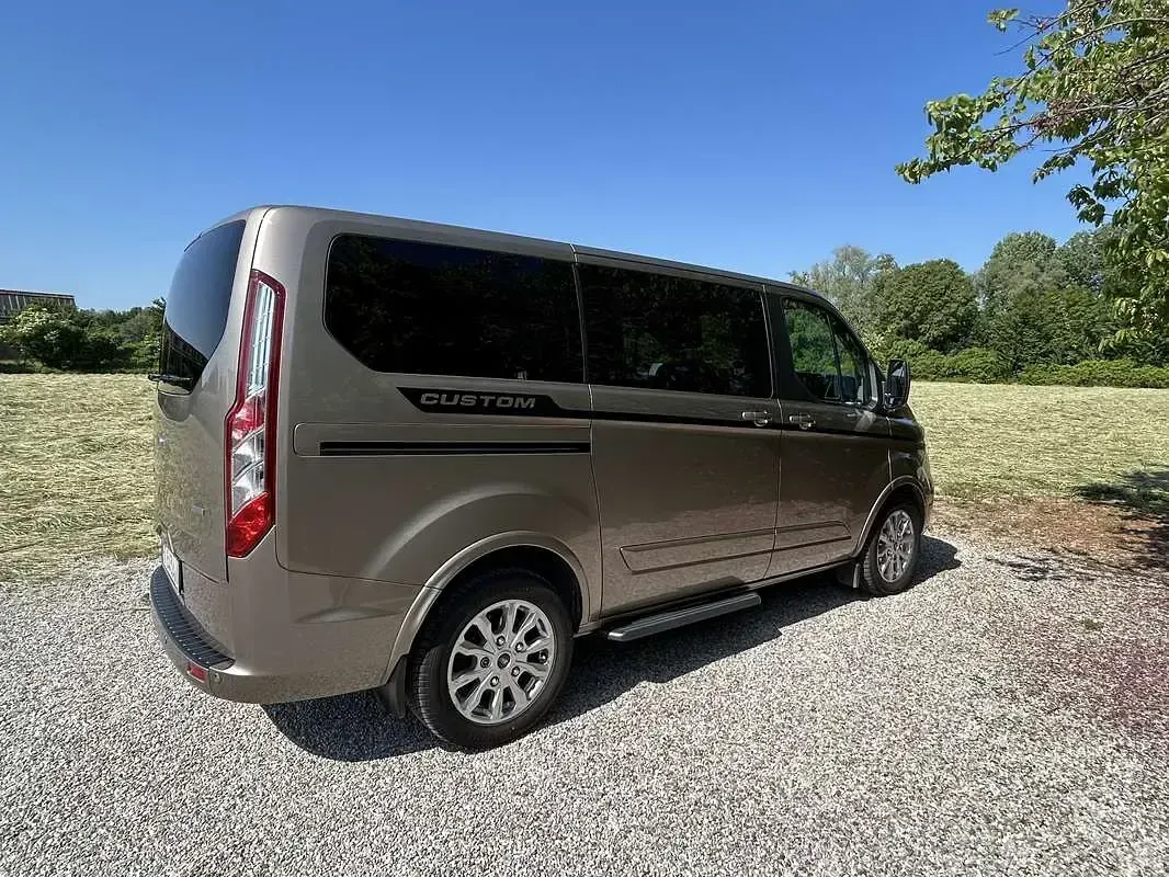 Usata Ford Tourneo Custom Titanium 133 CV (97 kW) 2018 Beige Furgone