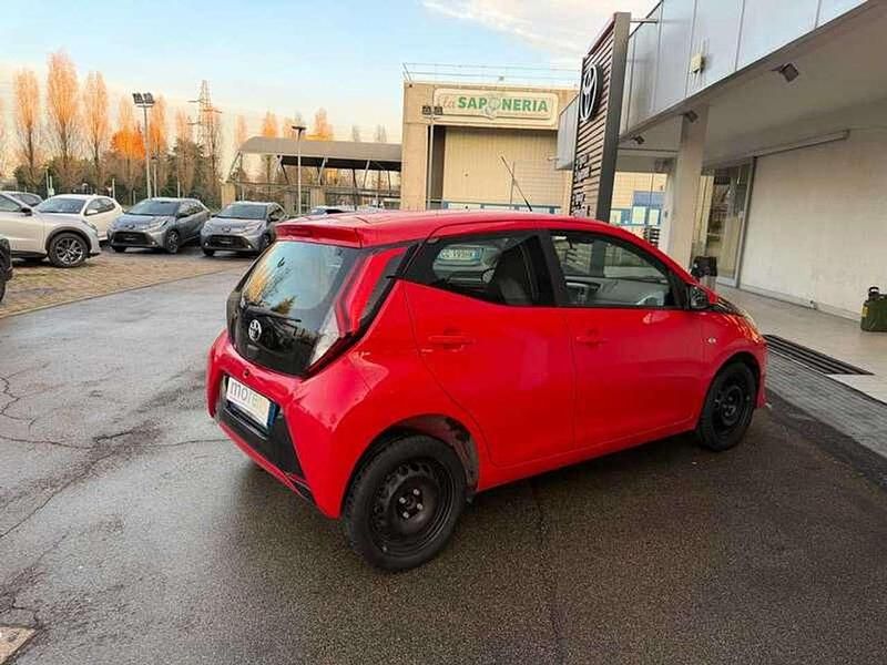 Usata Toyota Aygo X-play 72 CV (52 kW) 2021 Rosso Utilitaria