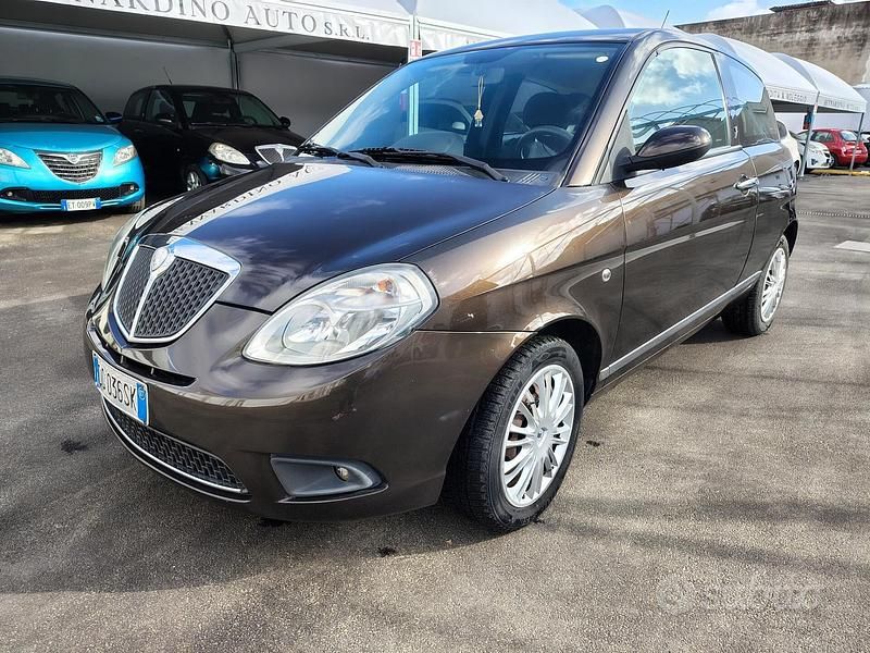 Usata Lancia Ypsilon 75 CV (55 kW) 2007 Marrone Utilitaria