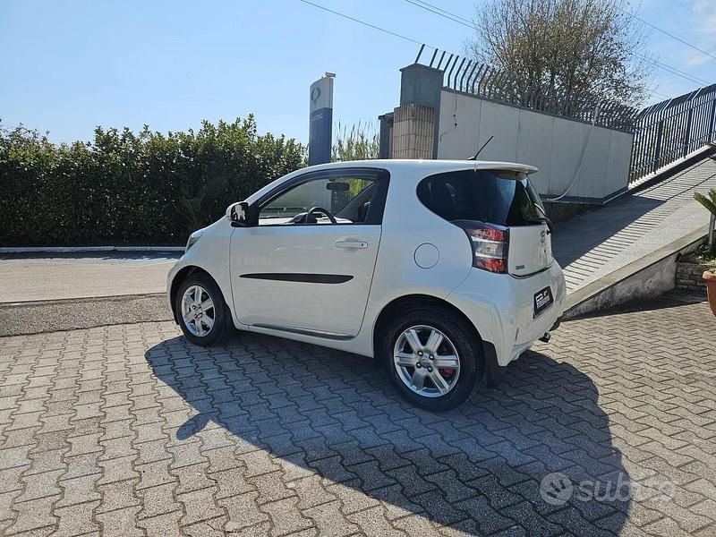 Usata Toyota iQ Sol 68 CV (50 kW) 2009 Bianco Utilitaria