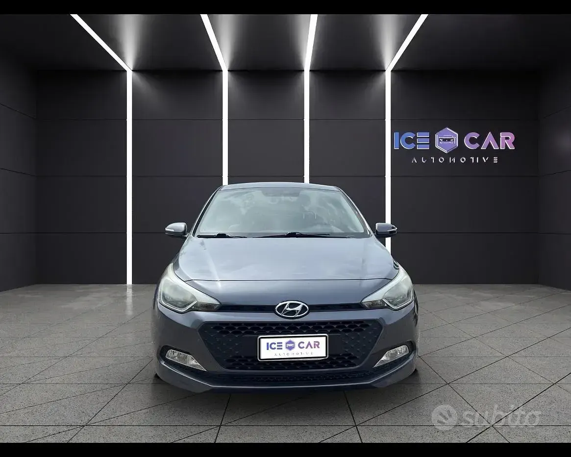 Begagnad Hyundai i20 Classic 75 HK (55 kW) 2015 Grå Sedan