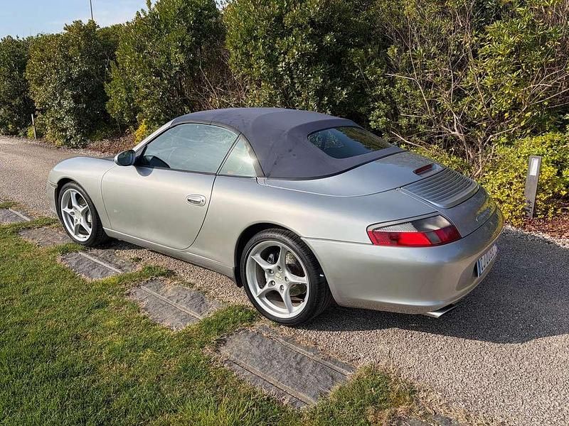 Usata Porsche 911 Carrera Cabriolet 320 CV (235 kW) 2001 Argento Cabrio