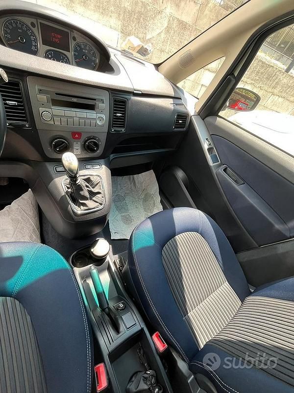 Usata Lancia Musa 77 CV (56 kW) 2009 Bianco Monovolume