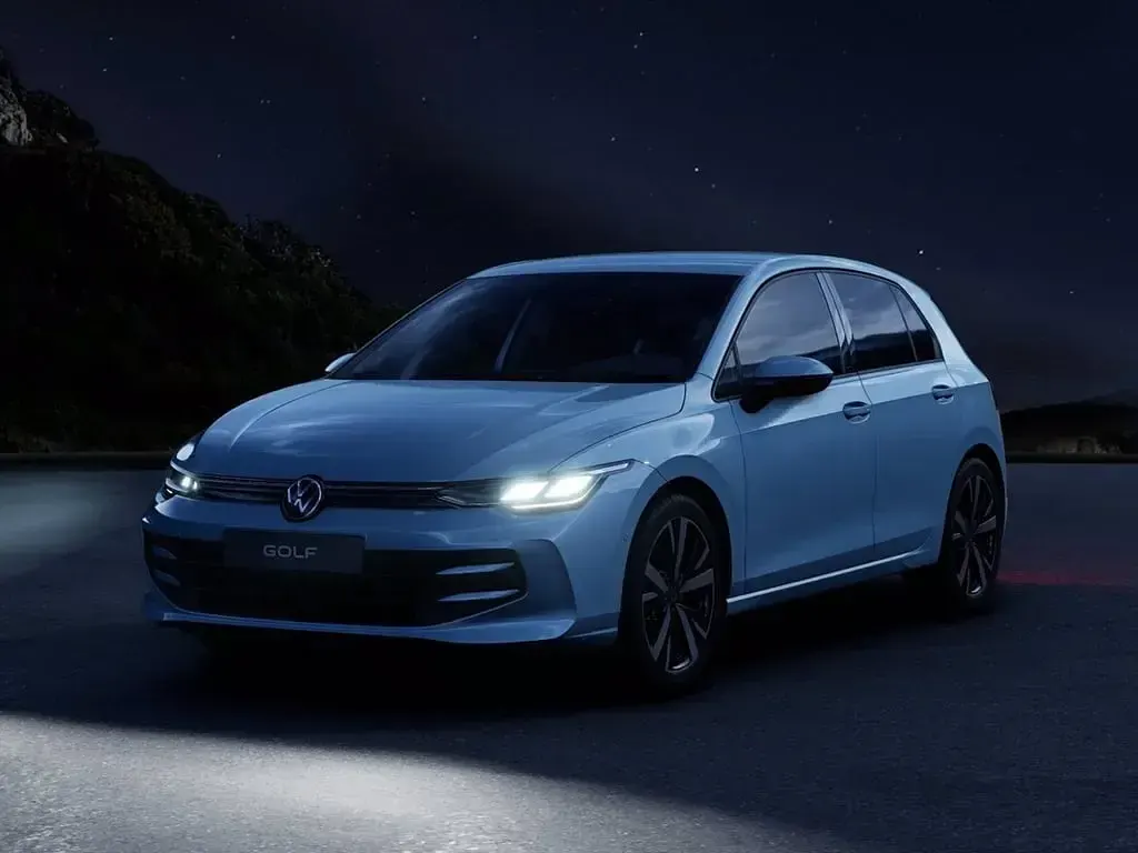 Nuova VW Golf VIII Edition 116 CV (85 kW) 2026 Crystal ice blue metallizzato Berlina