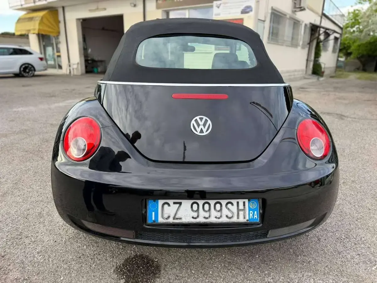 Usata VW New Beetle 75 CV (55 kW) 2006 Nero Utilitaria