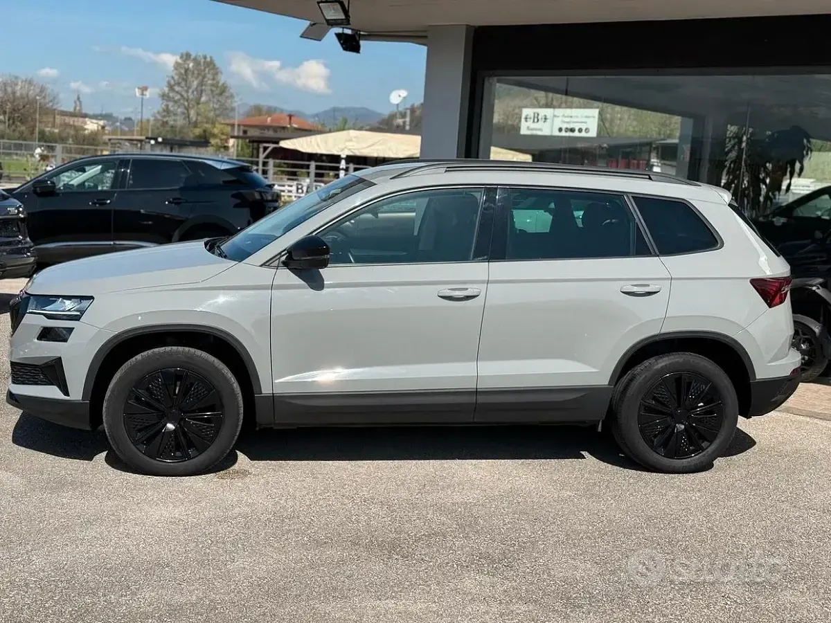 Usata Skoda Karoq Sport 116 CV (85 kW) 2023 Grigio SUV