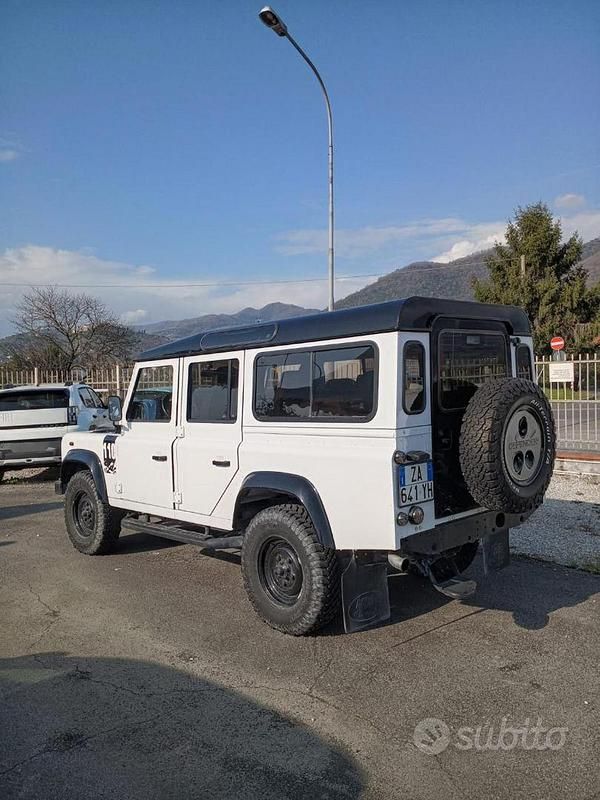 Occasion Land Rover Defender 122 ch (89 kW) 2011 Blanc Break