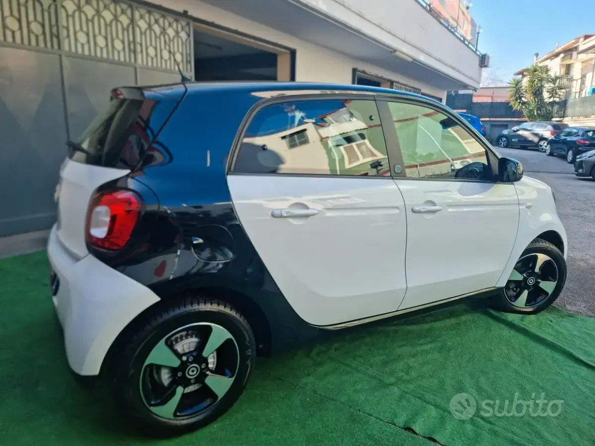 Usata Smart ForFour Electric Drive Passion 41 kW (56 CV) 2020 Bianco Berlina