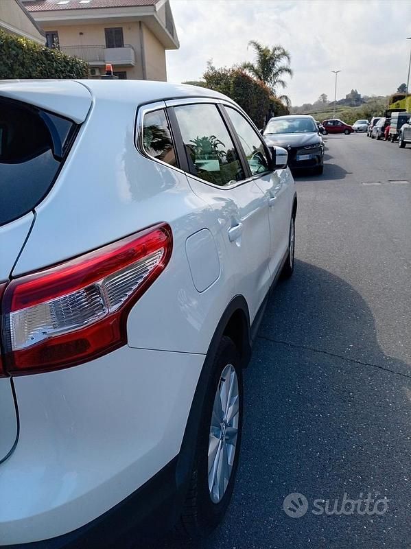 Usata Nissan Qashqai 110 CV (80 kW) 2015 Bianco SUV