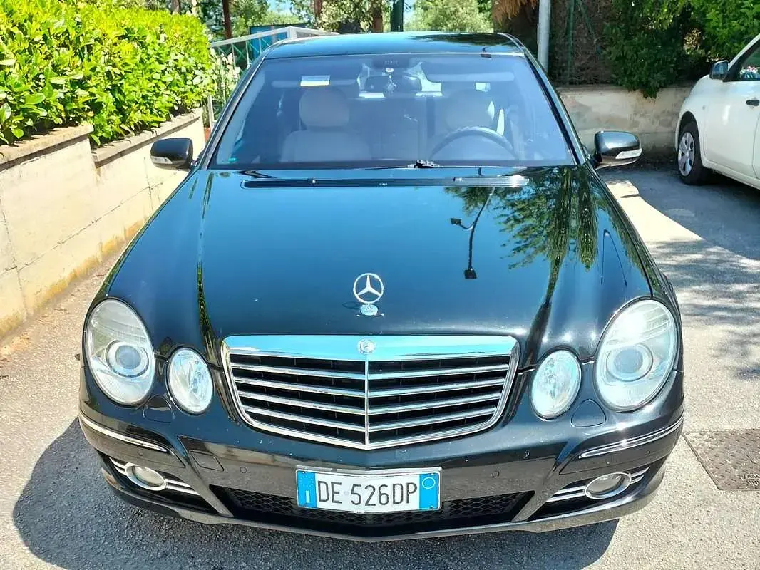 Usata Mercedes E220 Classic 170 CV (125 kW) 2006 Nero Berlina