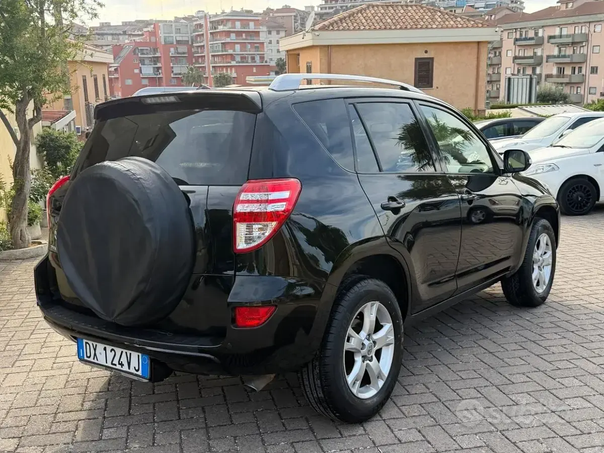 Begagnad Toyota RAV4 Luxury 150 HK (110 kW) 2010 Svart SUV