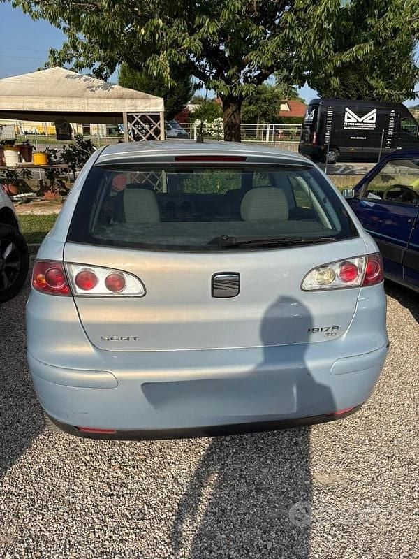 Usata Seat Ibiza 50 CV (36 kW) 2002 Grigio Utilitaria