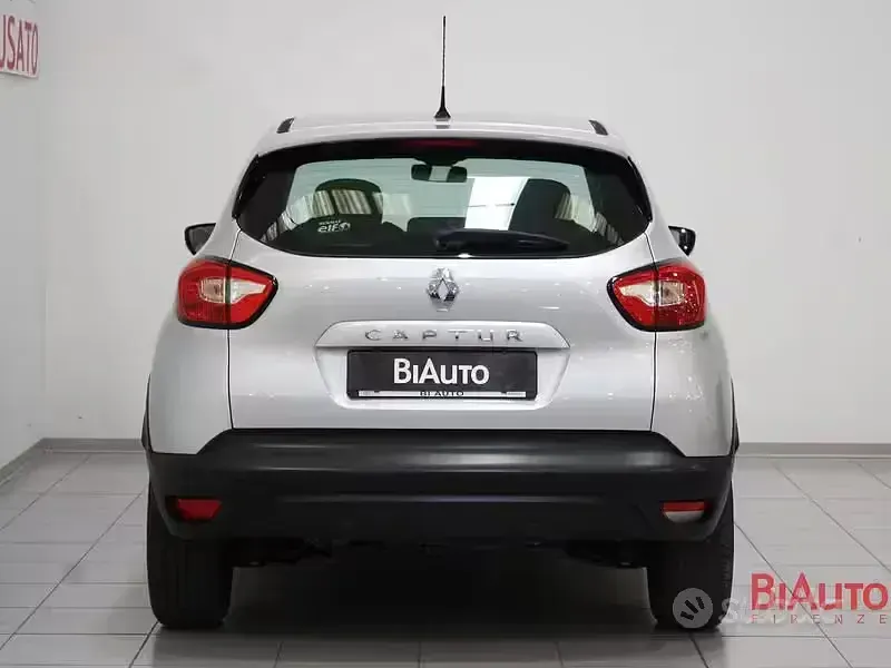 Usata Renault Captur Zen 90 CV (66 kW) 2016 Grigio SUV