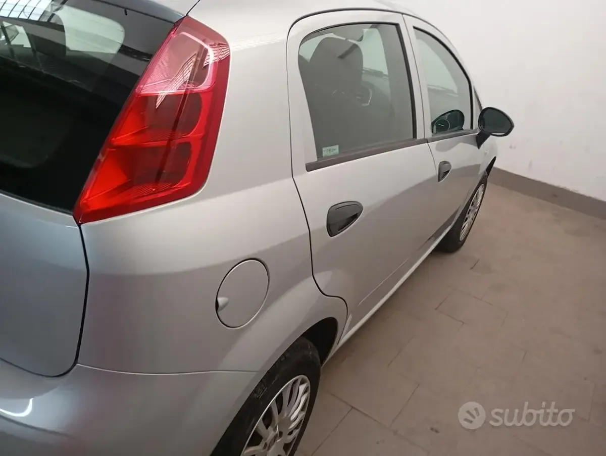 Usata Fiat Grande Punto 77 CV (56 kW) 2017 Grigio Utilitaria