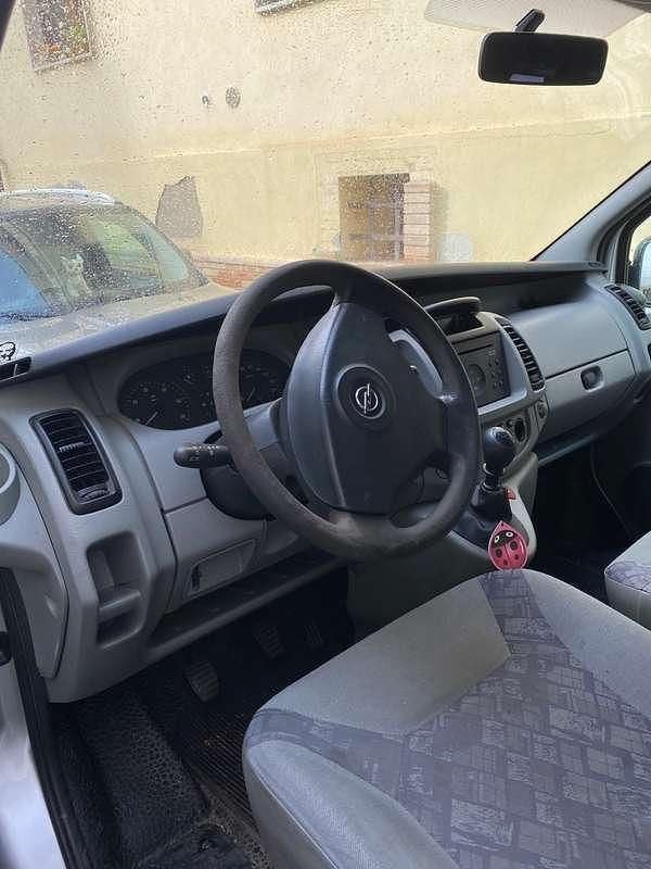 Usata Opel Vivaro 114 CV (83 kW) 2005 Argento Monovolume