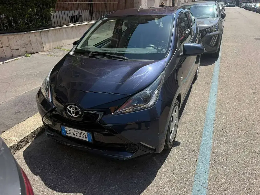 Usata Toyota Aygo X-clusiv 69 CV (50 kW) 2015 Blu/azzurro Utilitaria