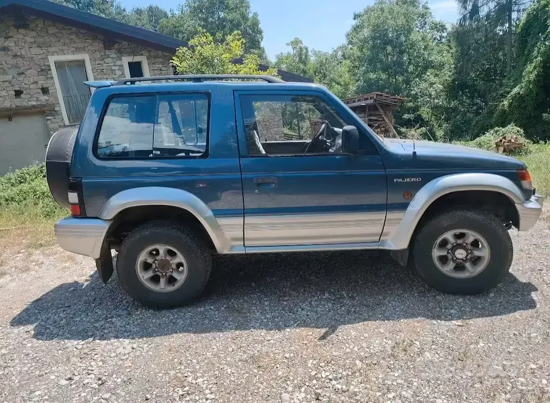 Usata Mitsubishi Pajero 84 CV (61 kW) 1996 Bluazzurro SUV