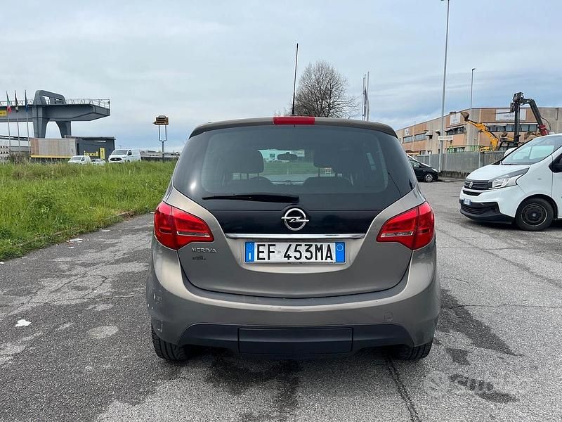 Usata Opel Meriva Cosmo 101 CV (74 kW) 2011 Marrone Monovolume