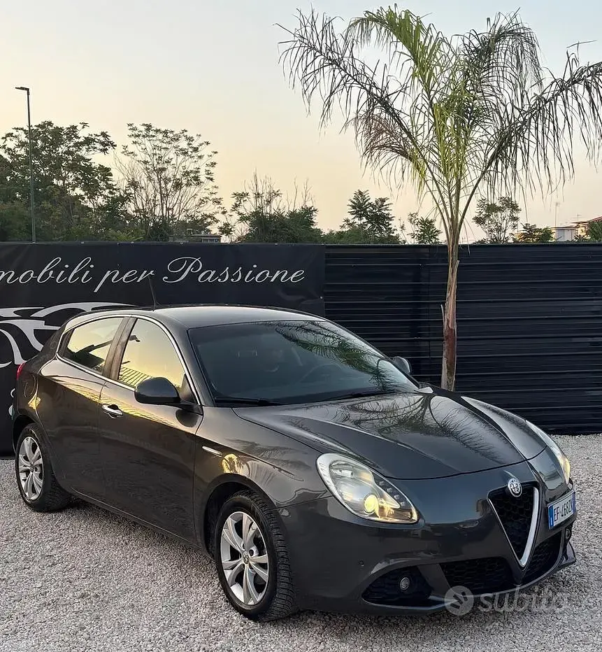 Usata Alfa Romeo Giulietta Distinctive 105 CV (77 kW) 2011 Grigio Utilitaria