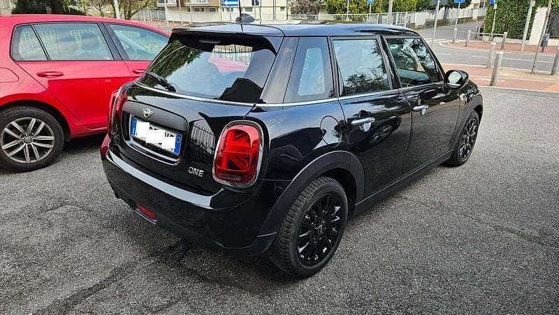 Usata Mini ONE 75 CV (55 kW) 2020 Midnight black Utilitaria