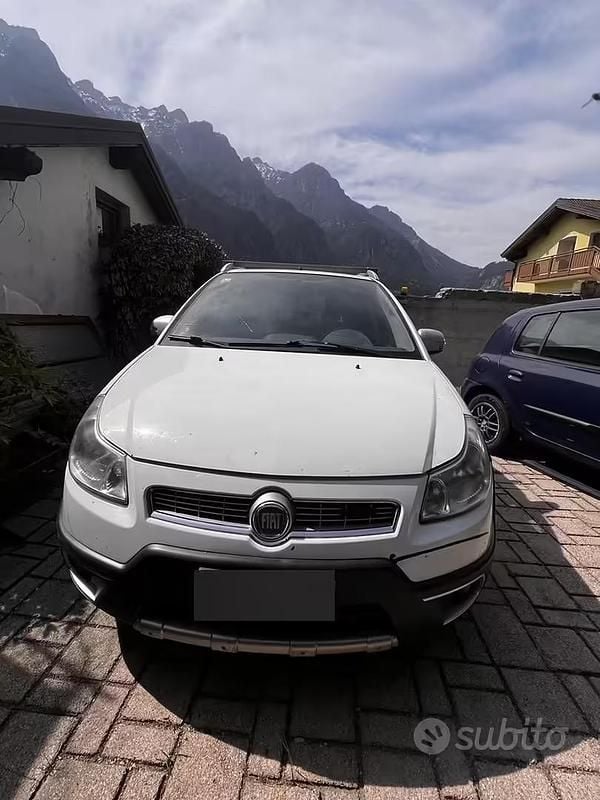 Usata Fiat Sedici 135 CV (99 kW) 2012 SUV