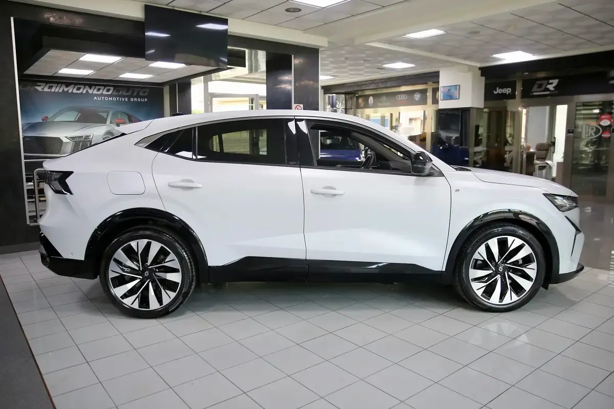 Usata Renault Rafale Techno 131 CV (96 kW) 2025 Bianco nacré SUV
