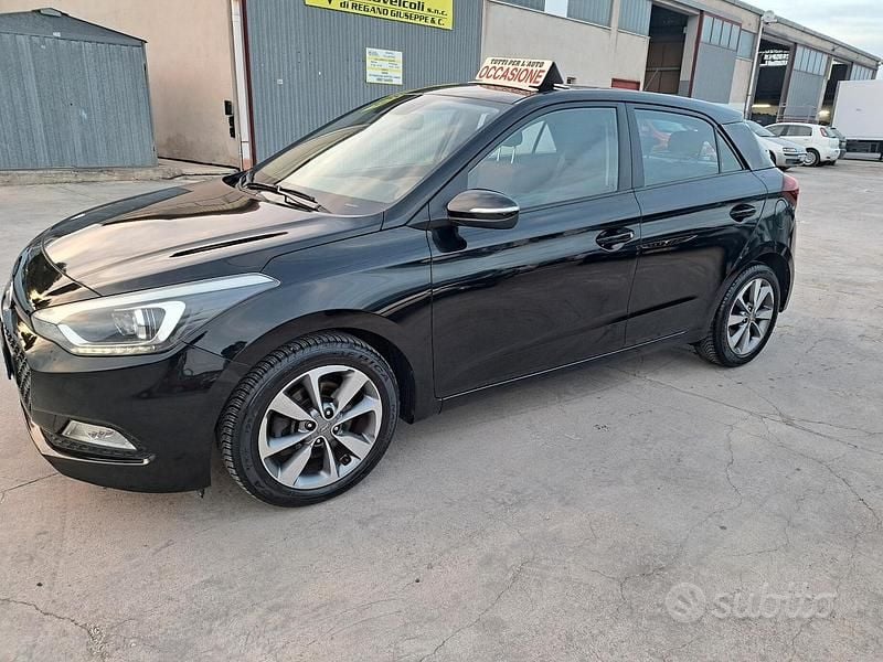Usata Hyundai i20 75 CV (55 kW) 2015 Nero Berlina