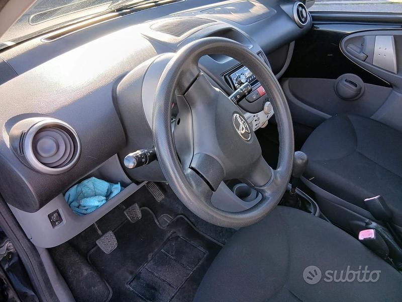 Usata Toyota Aygo 68 CV (50 kW) 2010 Nero Utilitaria