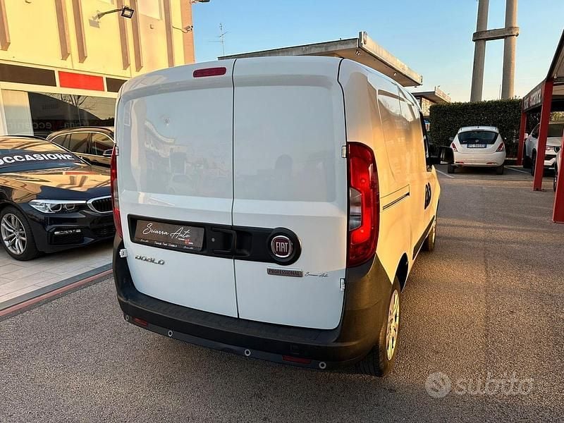 Usata Fiat Doblò Lounge 95 CV (69 kW) 2019 Bianco Monovolume