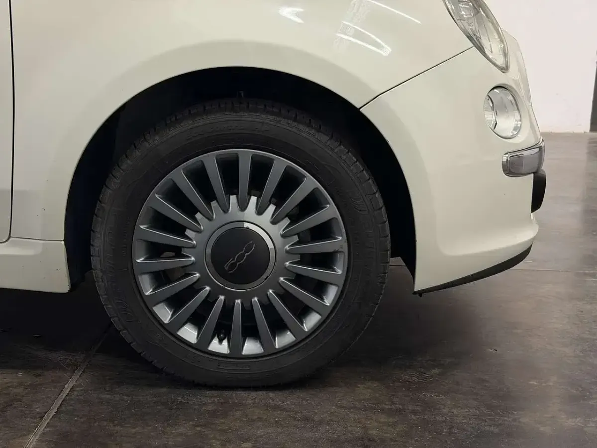 Käytetty Fiat 500 Lounge 75 HP (55 kW) 2007 Valkoinen Viistoperä