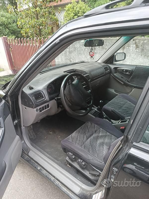 Usata Subaru Forester 160 CV (117 kW) 2001 Nero SUV