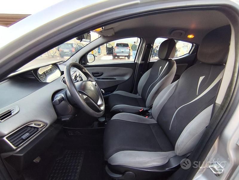 Usata Lancia Ypsilon 95 CV (69 kW) 2014 Grigio Utilitaria