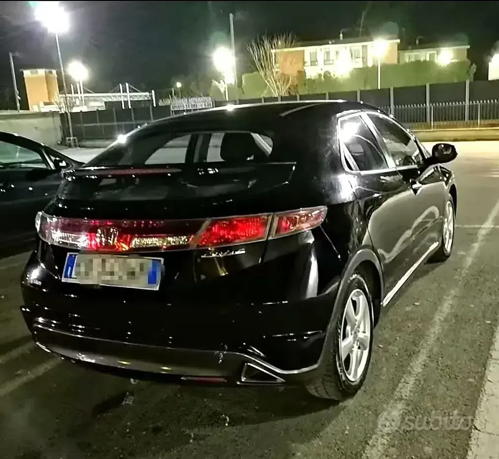 Usata Honda Civic Elegance 101 CV (74 kW) 2010 Nero Berlina
