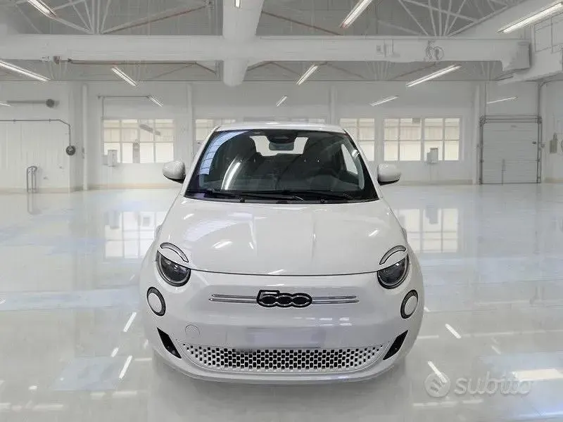 Usata Fiat 500e Action 42 kW (58 CV) 2022 Bianco Berlina