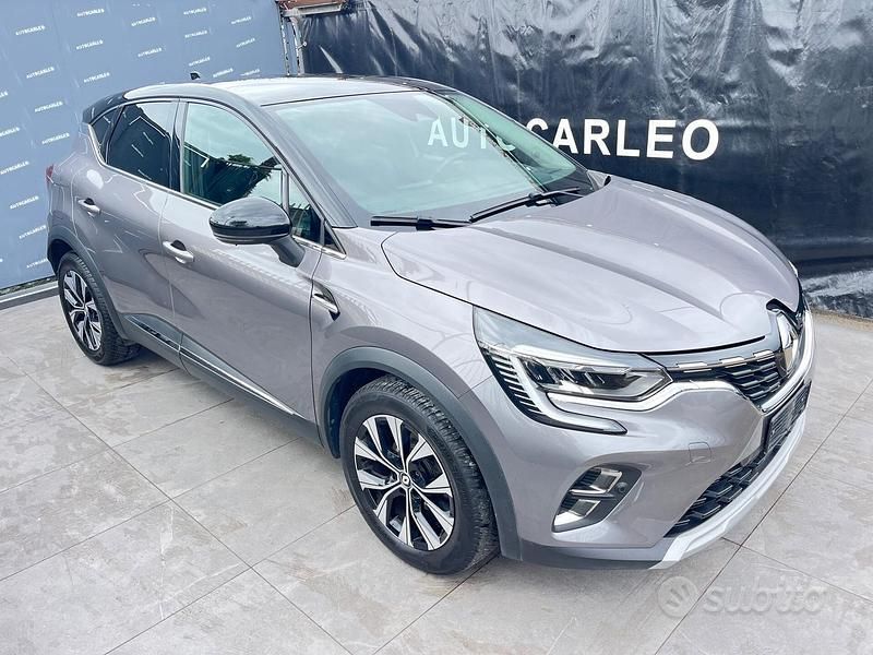 Usata Renault Captur Techno 101 CV (74 kW) 2023 Grigio SUV