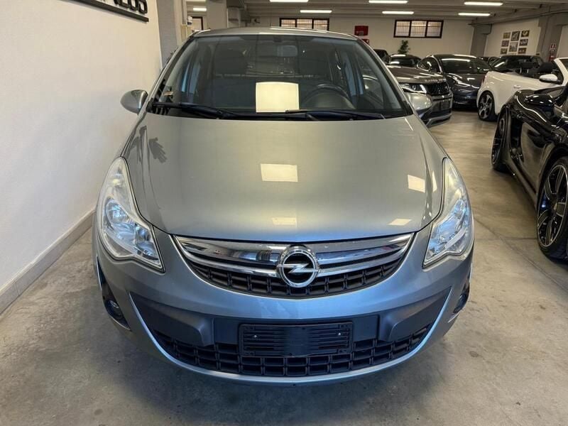 Usata Opel Corsa Cosmo 95 CV (69 kW) 2011 Grigio Berlina