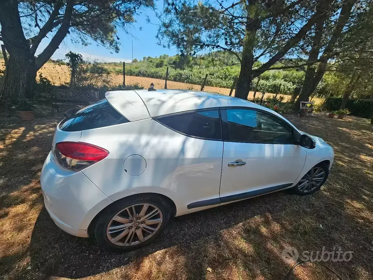 Usata Renault Mégane Coupé 130 CV (95 kW) 2011 Bianco Coupé