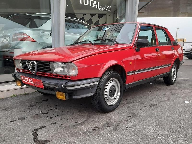 Rosso Usata 1983 Alfa Romeo Giulietta Due volumi | 8900 € - Immagine 1/4