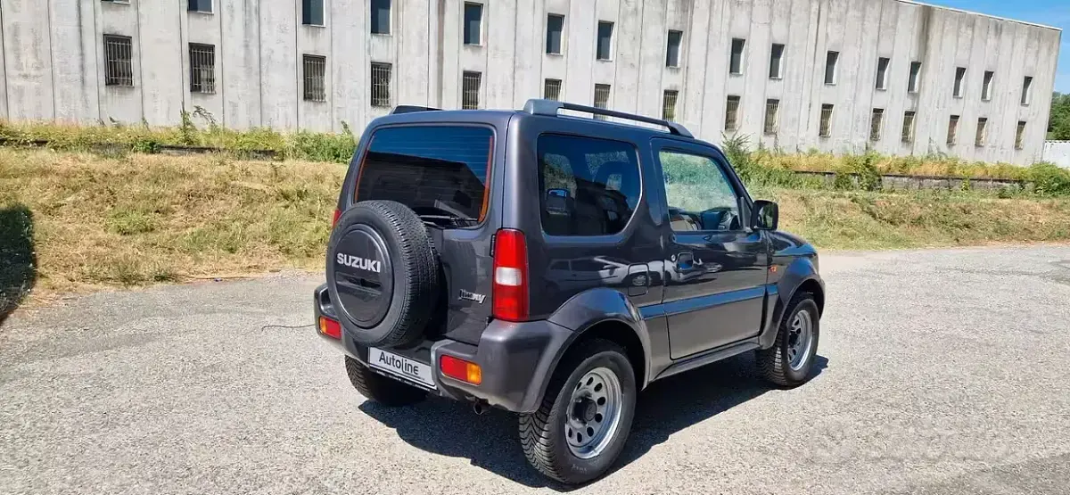 Usata Suzuki Jimny 85 CV (62 kW) 2009 Grigio SUV