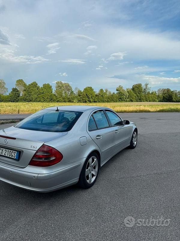 Usata Mercedes E270 2002 Grigio Berlina