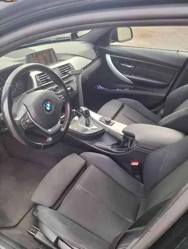 Usata BMW 318 Sport Line 143 CV (105 kW) 2013 Nero Station wagon