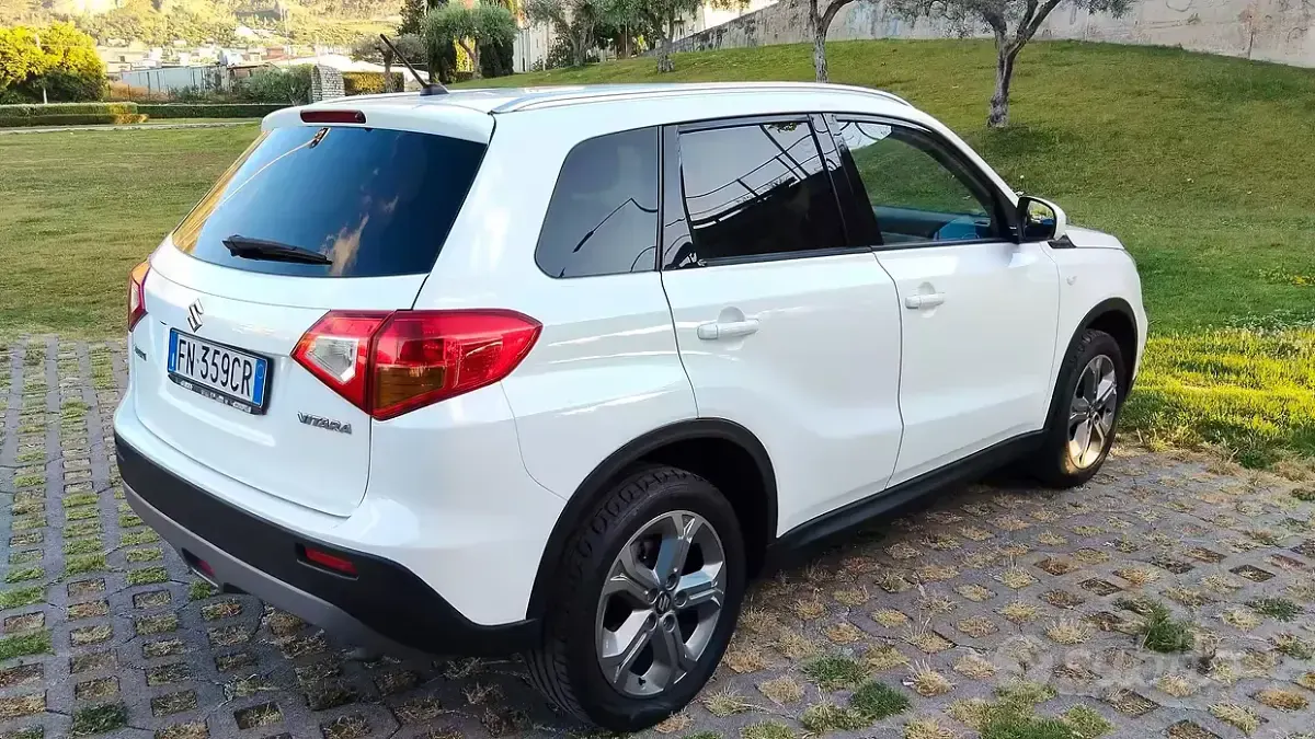 Usata Suzuki Vitara 120 CV (88 kW) 2018 Bianco SUV