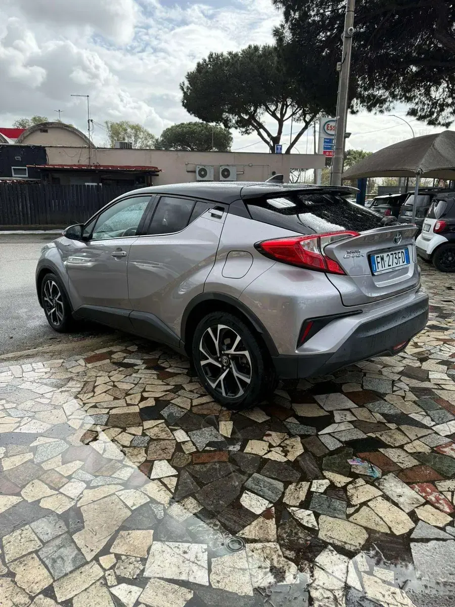 Usata Toyota C-HR Lounge 98 CV (72 kW) 2017 Grigio SUV