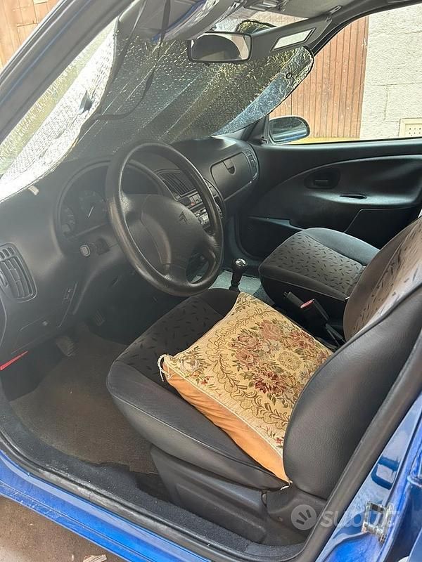 Usata Citroën Saxo 75 CV (55 kW) 2000 Blu Utilitaria