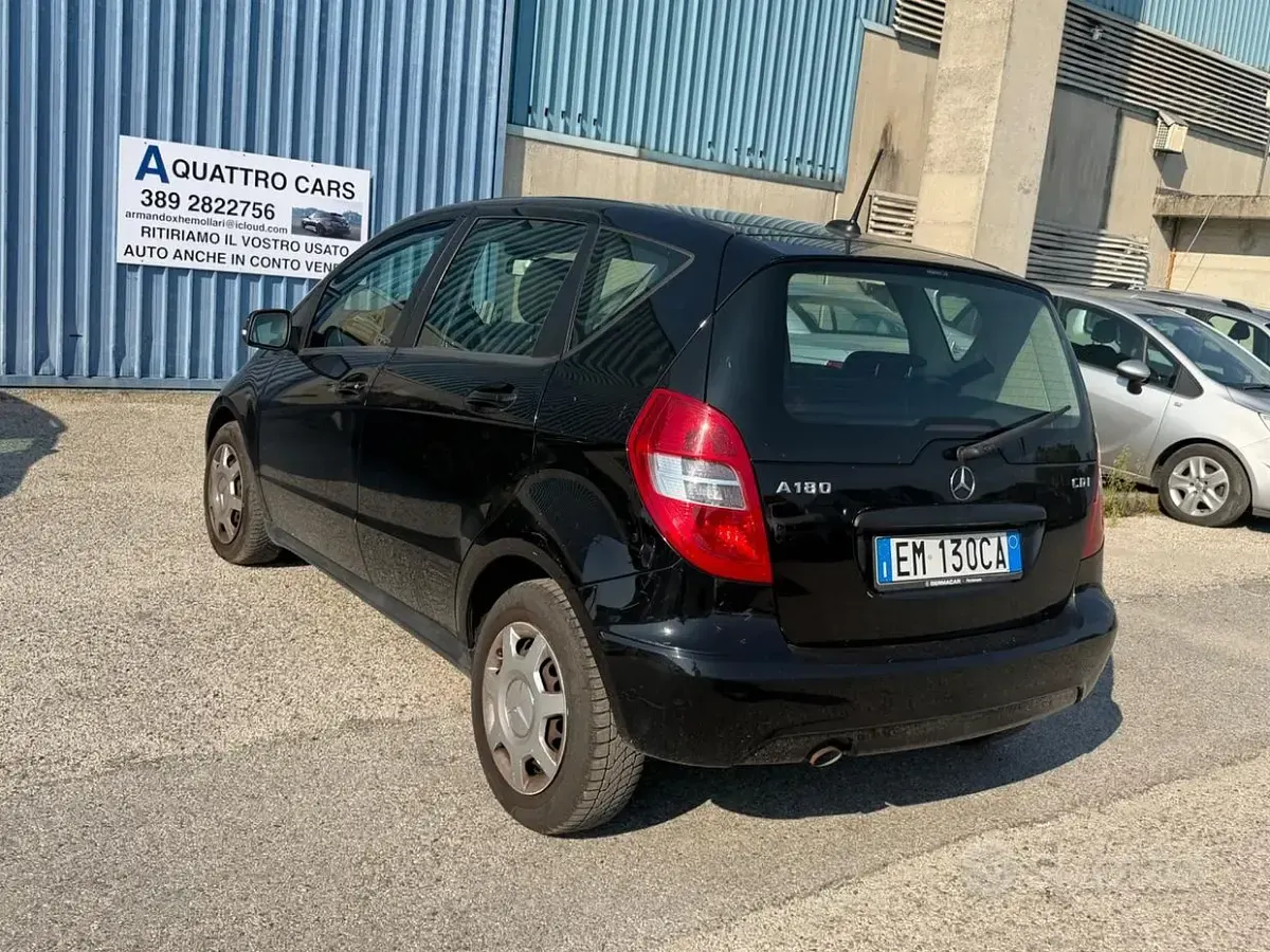 Usata Mercedes A180 Elegance 109 CV (80 kW) 2012 Nero Utilitaria