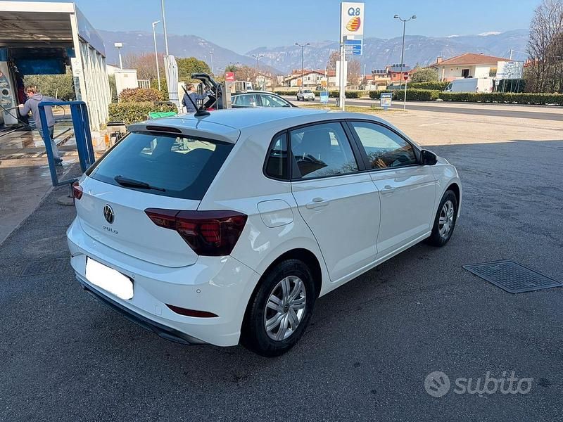 Usata VW Polo 80 CV (58 kW) 2022 Bianco Utilitaria
