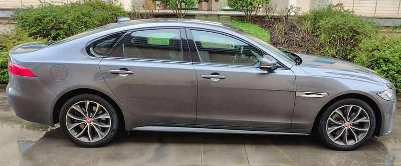 Usata Jaguar XF R-Sport 179 CV (131 kW) 2017 Grigio Berlina