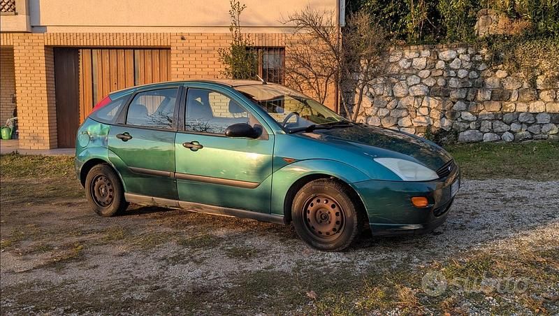 Usata Ford Focus 100 CV (73 kW) 1999 Verde Berlina