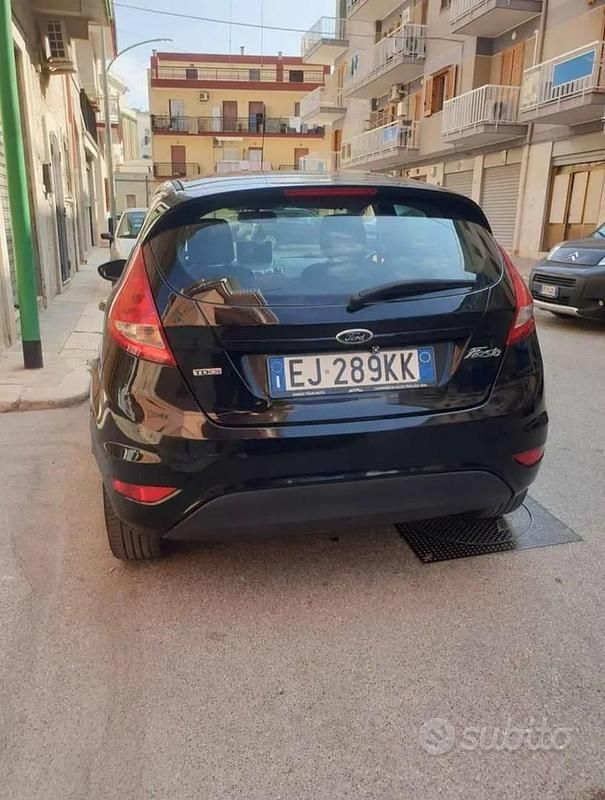 Usata Ford Fiesta 70 CV (51 kW) 2011 Nero Utilitaria